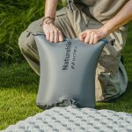 پمپ باد نیچرهایک دستی CNK2450PJ013 مناسب زیرانداز و تشک بادی