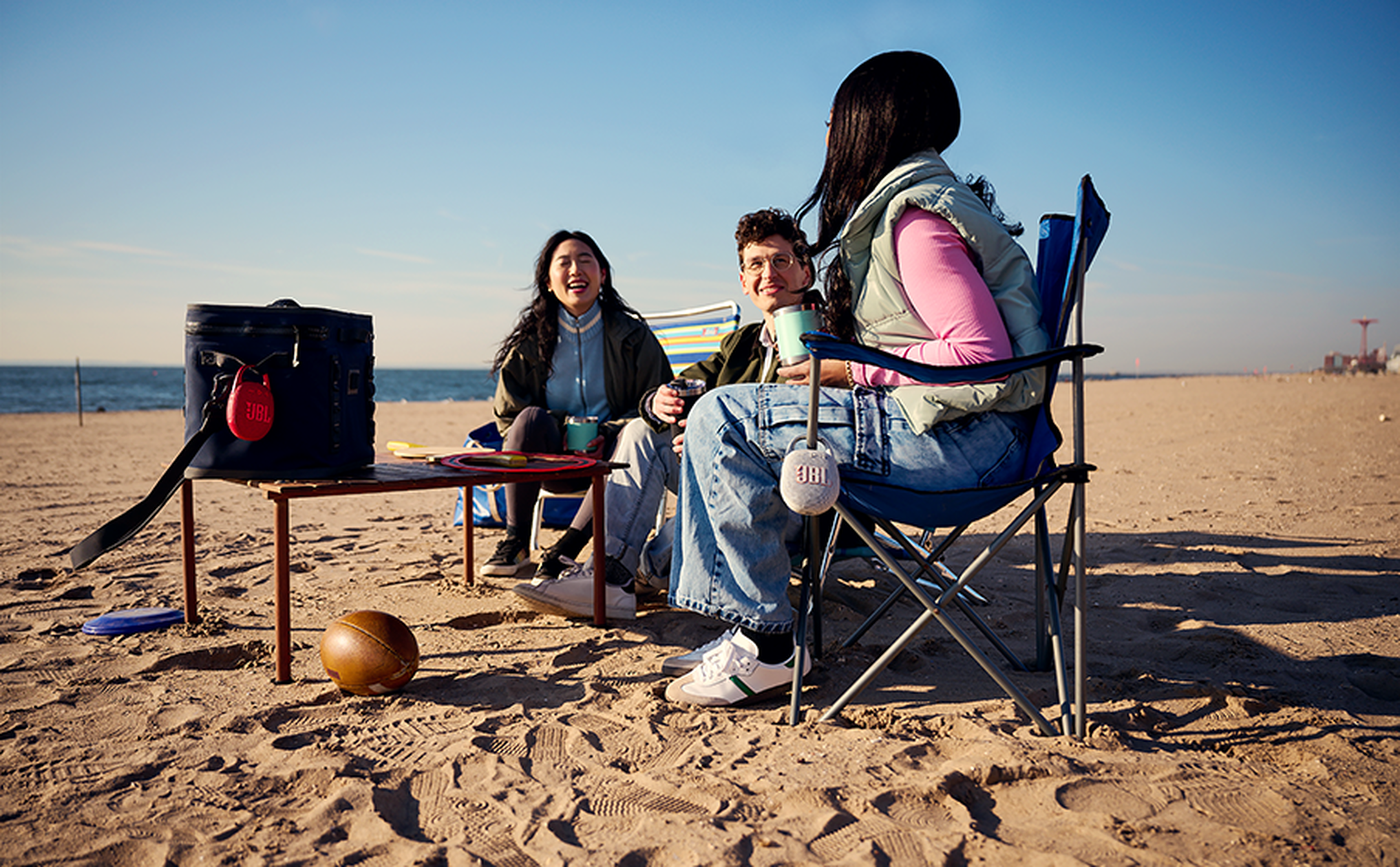 استفاده از اسپیکر JBL Clip 5 در سفر و کمپینگ