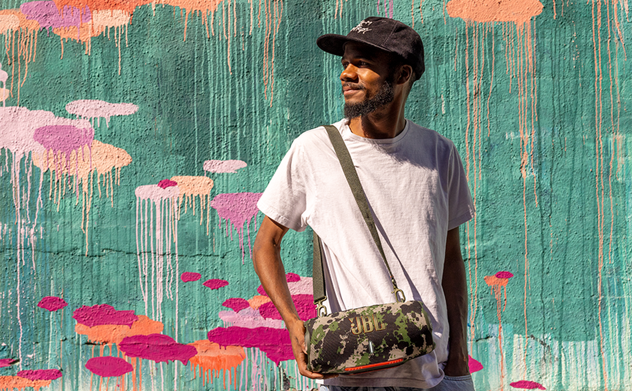 اسپیکر جیبیال Xtreme 4 در حال استفاده در فضای باز