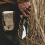 بیلچه نیچرهایک مدل NH20GJ001 در دست کاربر