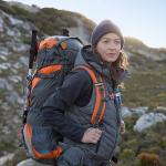 کوله‌پشتی نیچرهایک مدل NH70B070-B روی دوش خانم